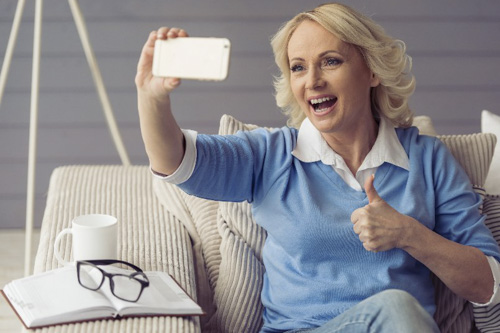 Old-woman-taking-selfie